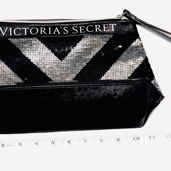 Victoria's Secret Chevron Black and White Clutch - Picture 2 of 7